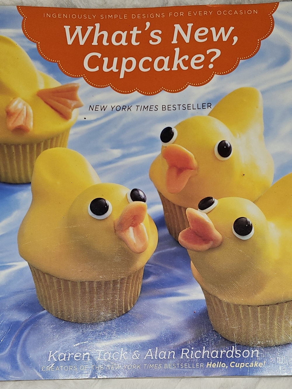 What's New, Cupcake? Yellow Cupcake Decorating Book